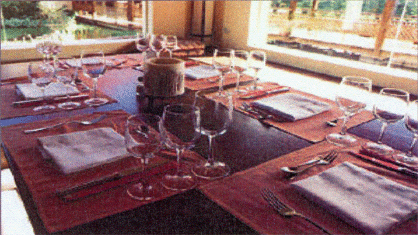 IMAGE - Restaurant Table Setting